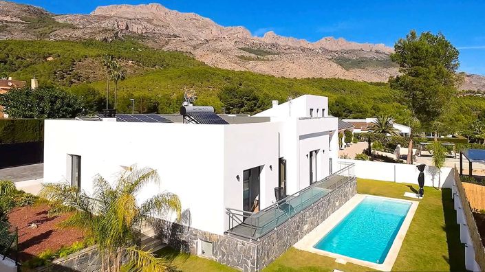 Image No.1-4 Bed Villa for sale