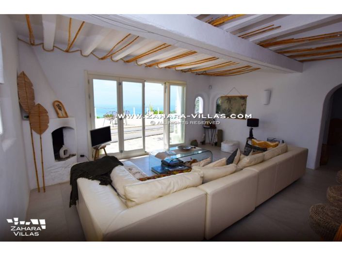 Image No.2-4 Bed Villa for sale