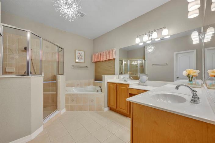 Image No.15-4 Bed Villa / Detached for sale