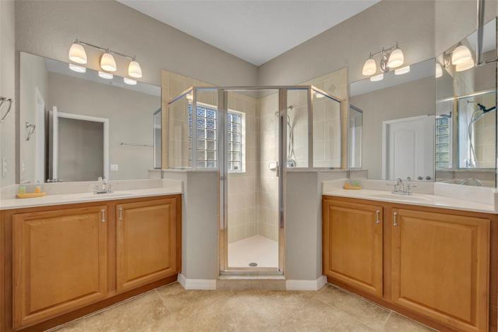 Image No.20-4 Bed Villa / Detached for sale