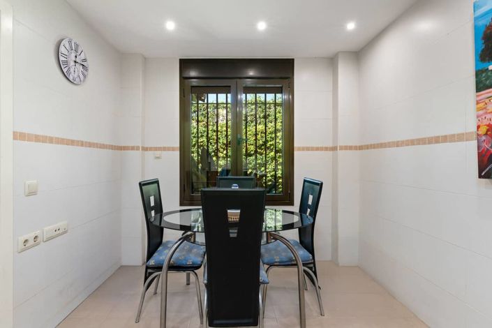 Image No.11-3 Bed House for sale