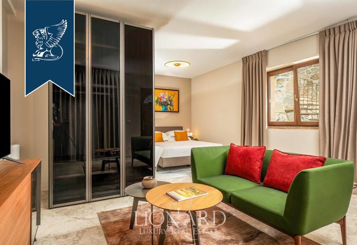 Image No.17-7 Bed Villa for sale