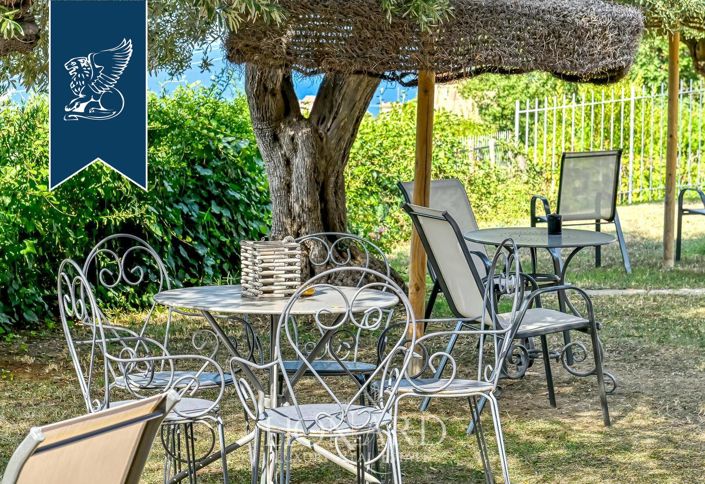 Image No.18-10 Bed Hotel for sale