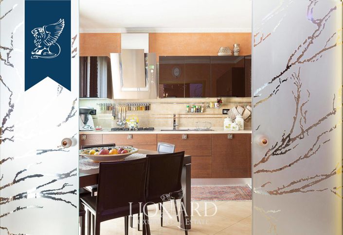 Image No.25-8 Bed Villa for sale