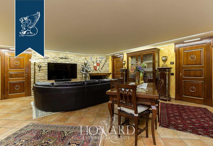 Image No.30-8 Bed Villa for sale