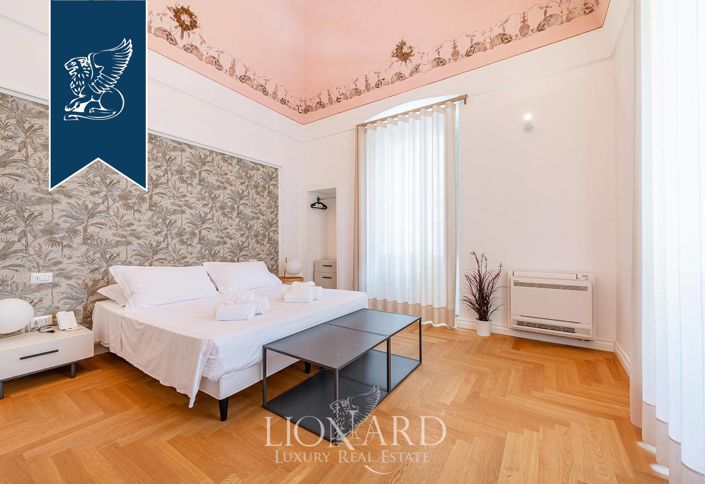 Image No.10-15 Bed Property for sale