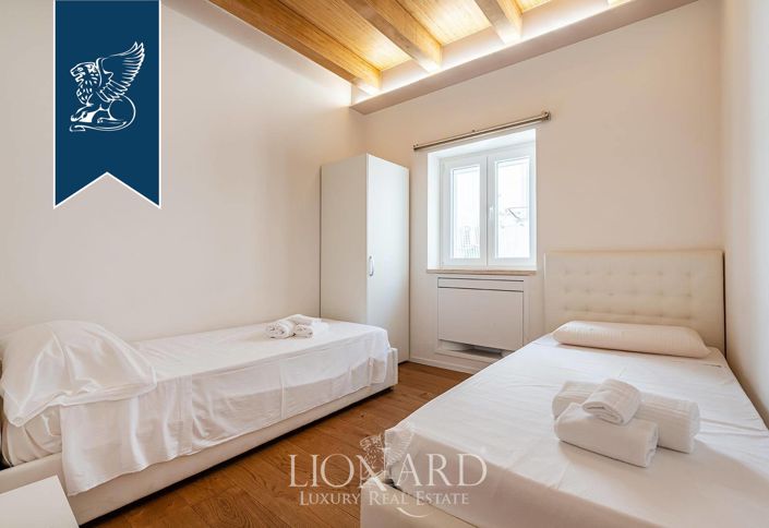 Image No.17-15 Bed Property for sale