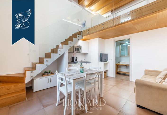 Image No.2-15 Bed Property for sale