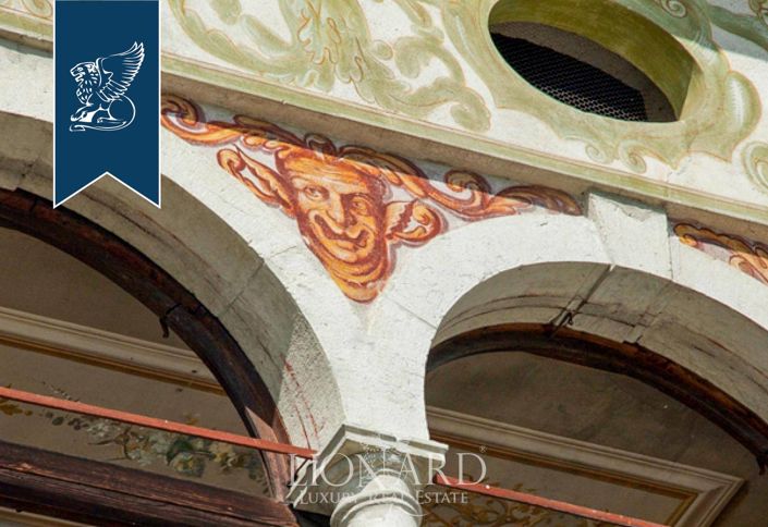 Image No.17-10 Bed Villa for sale