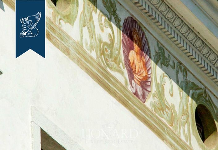 Image No.18-10 Bed Villa for sale