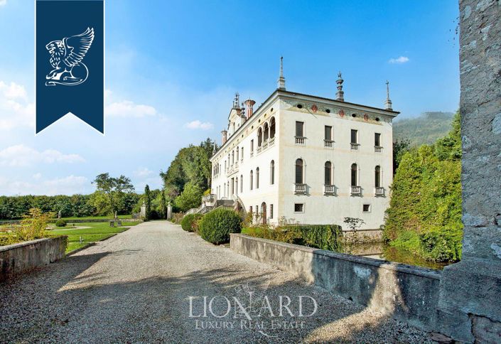 Image No.3-10 Bed Villa for sale