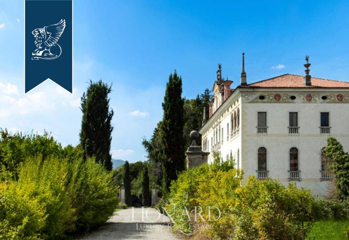 Image No.5-10 Bed Villa for sale