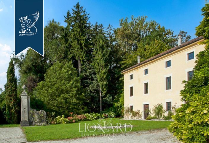 Image No.8-10 Bed Villa for sale