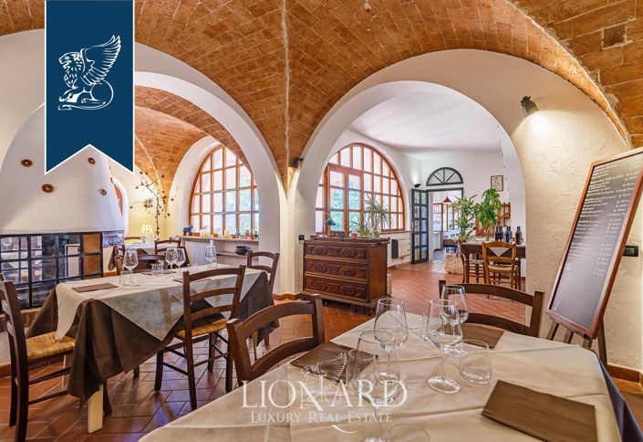 Image No.22-18 Bed Farmhouse for sale