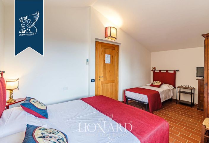 Image No.30-18 Bed Farmhouse for sale