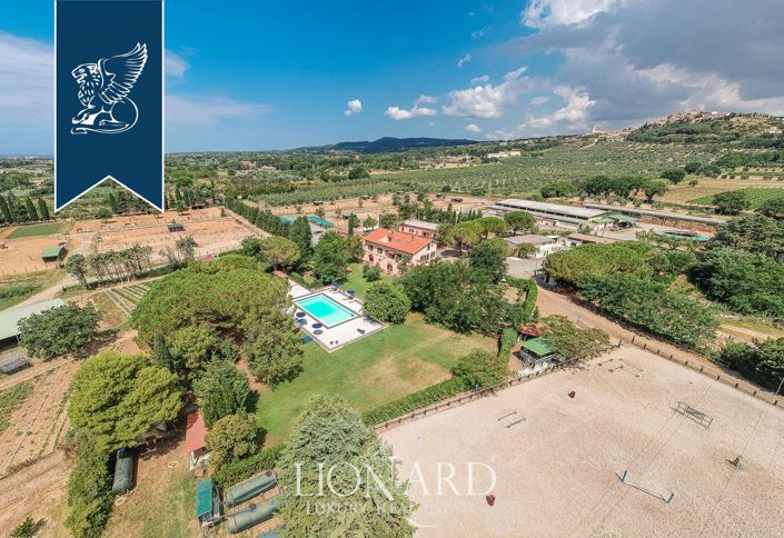 Image No.37-18 Bed Farmhouse for sale