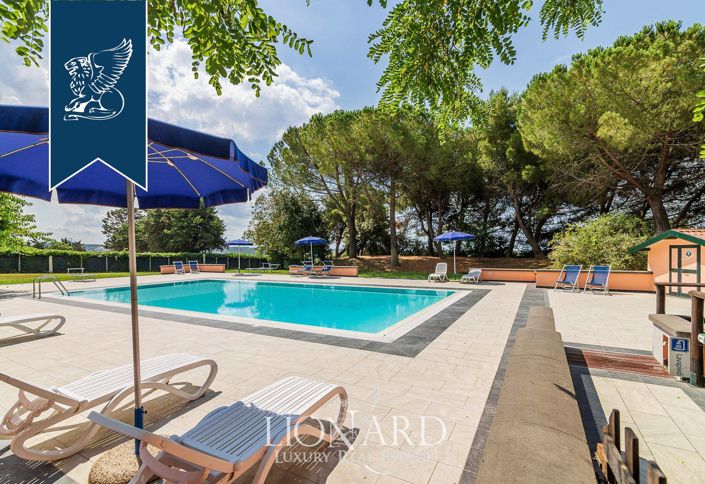 Image No.7-18 Bed Farmhouse for sale