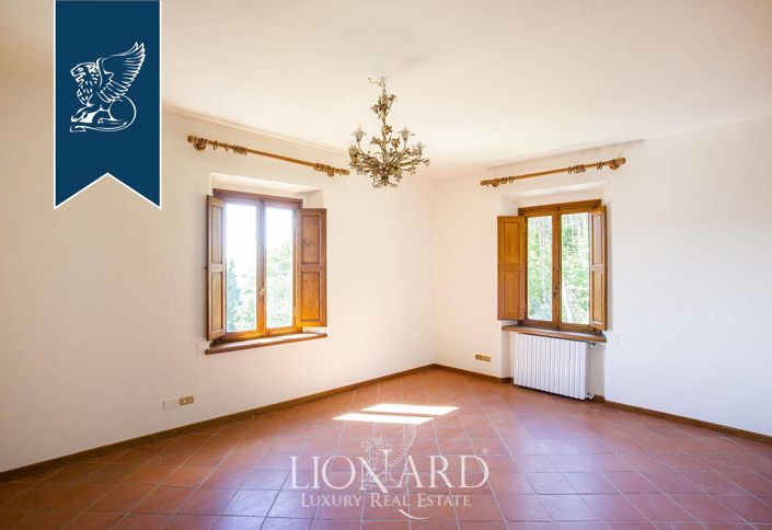 Image No.26-10 Bed Farmhouse for sale