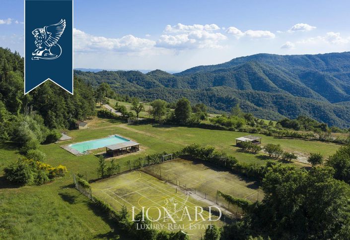 Image No.7-10 Bed Farmhouse for sale