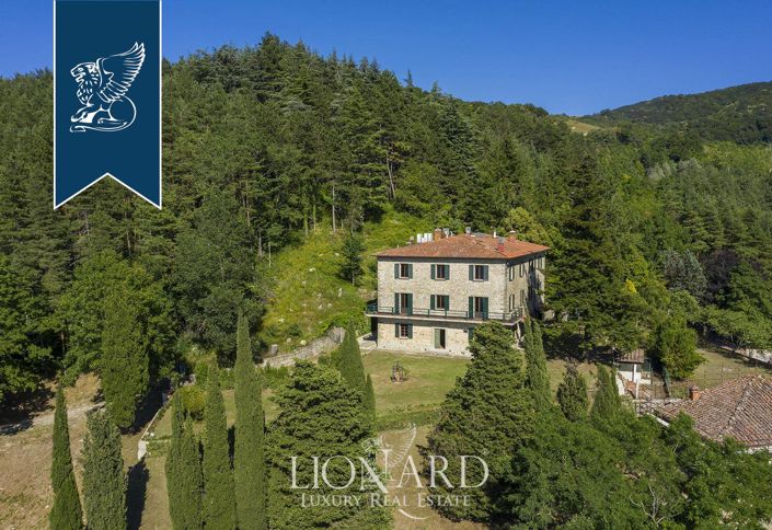 Image No.8-10 Bed Farmhouse for sale