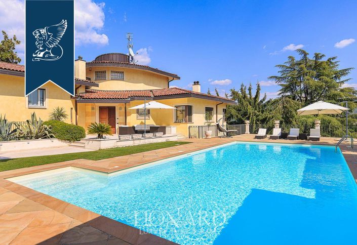 Image No.8-5 Bed Villa for sale