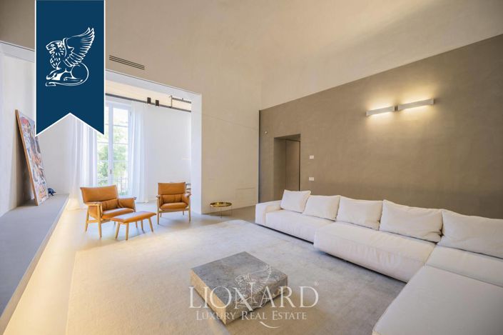 Image No.10-10 Bed Property for sale