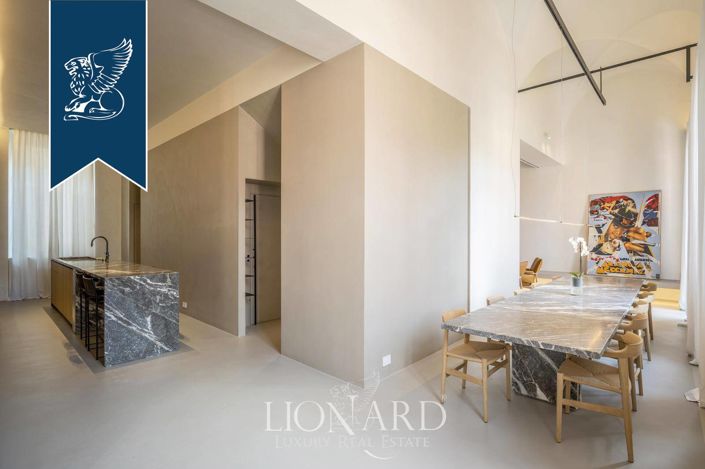 Image No.11-10 Bed Property for sale