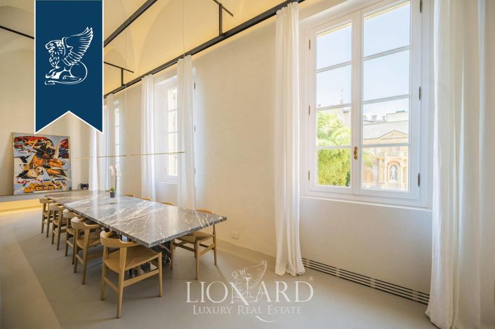 Image No.12-10 Bed Property for sale