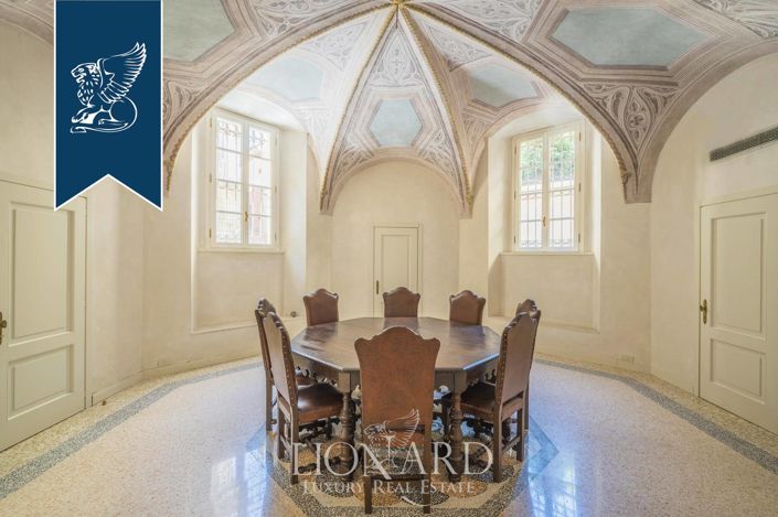 Image No.19-10 Bed Property for sale