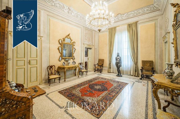 Image No.2-10 Bed Property for sale