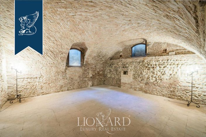 Image No.20-10 Bed Property for sale