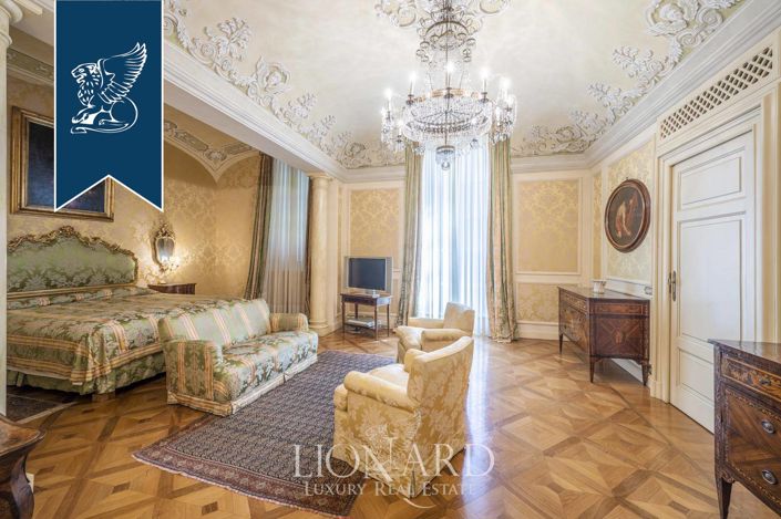 Image No.6-10 Bed Property for sale