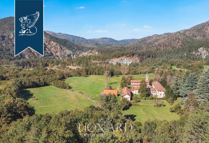 Image No.10-30 Bed Villa for sale