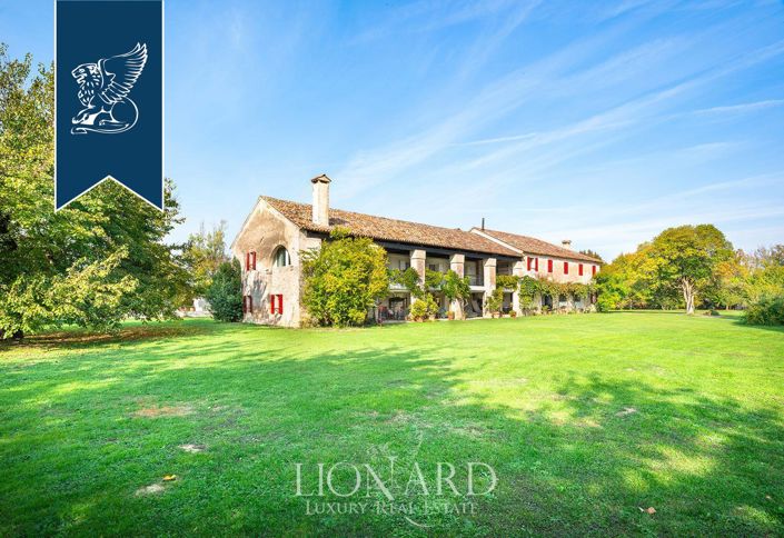 Image No.1-11 Bed Farmhouse for sale
