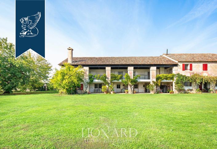 Image No.10-11 Bed Farmhouse for sale