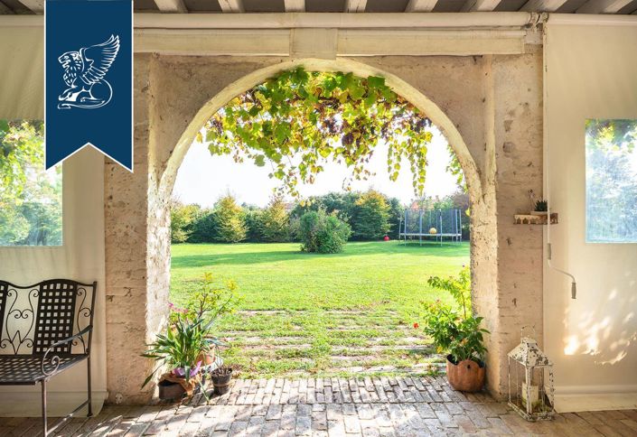 Image No.15-11 Bed Farmhouse for sale