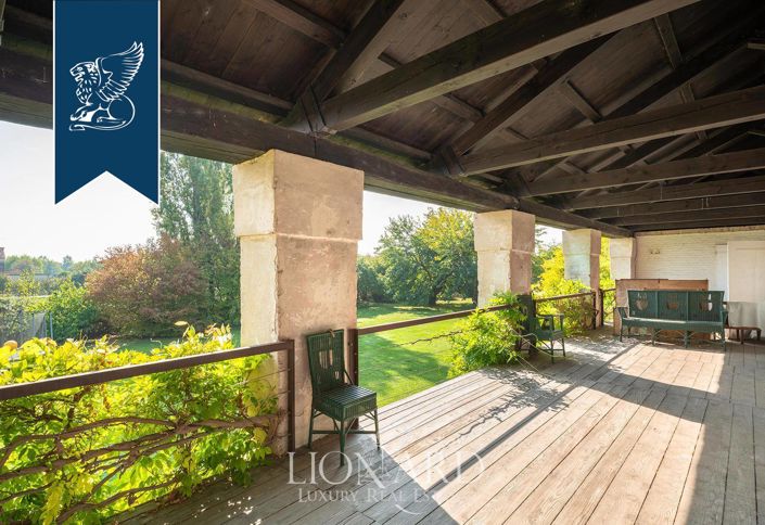 Image No.19-11 Bed Farmhouse for sale