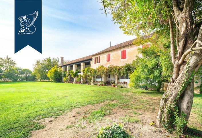 Image No.2-11 Bed Farmhouse for sale