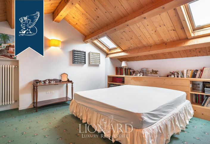 Image No.46-11 Bed Farmhouse for sale