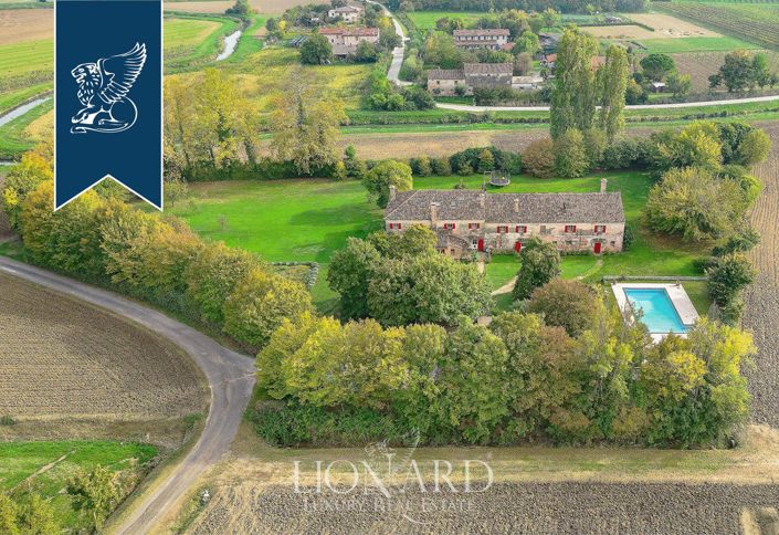 Image No.5-11 Bed Farmhouse for sale