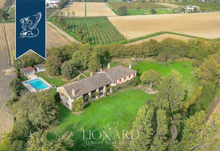 Image No.6-11 Bed Farmhouse for sale