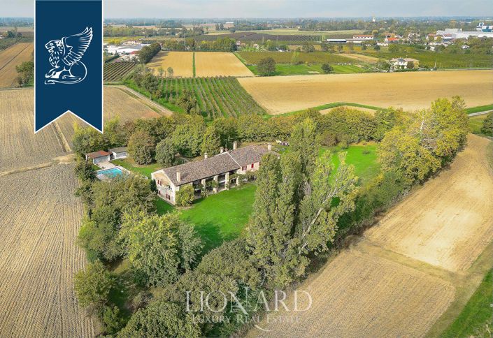 Image No.7-11 Bed Farmhouse for sale