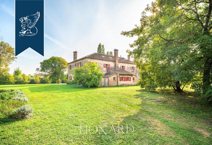 Image No.9-11 Bed Farmhouse for sale