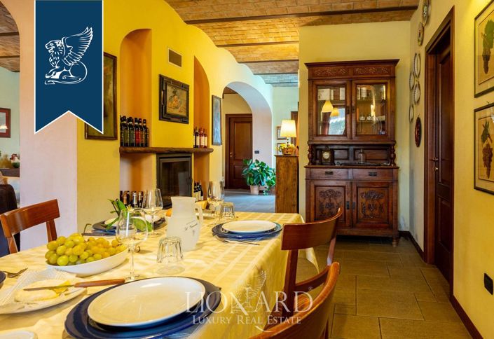 Image No.14-5 Bed Villa for sale