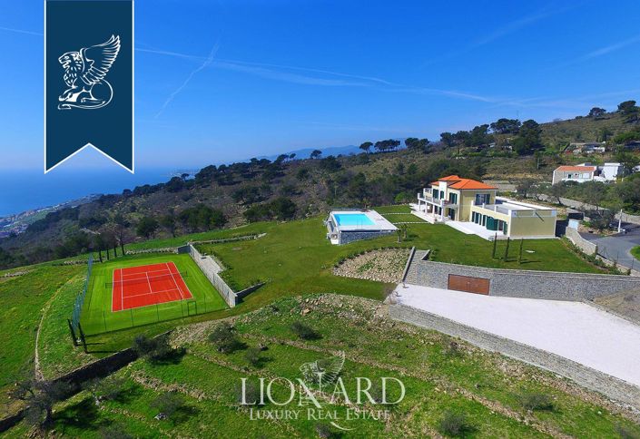 Image No.1-8 Bed Villa for sale