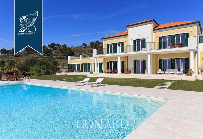 Image No.10-8 Bed Villa for sale