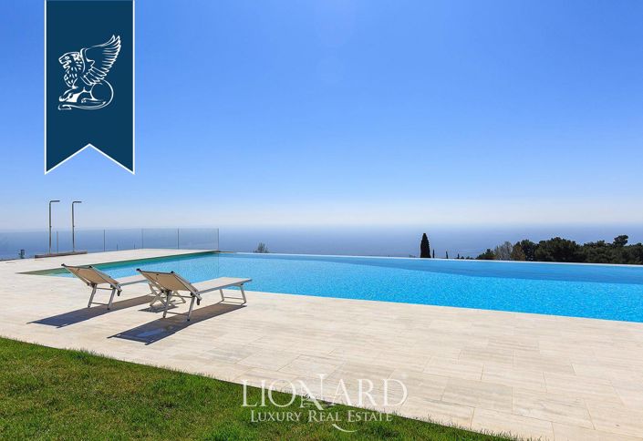 Image No.16-8 Bed Villa for sale