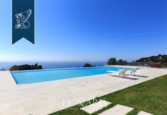 Image No.18-8 Bed Villa for sale