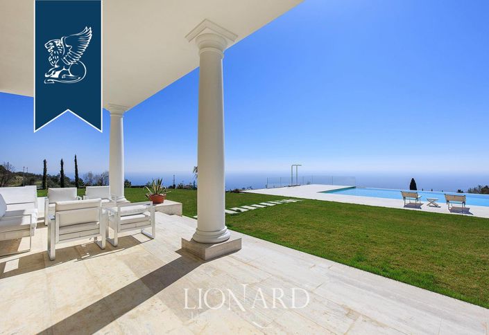 Image No.19-8 Bed Villa for sale