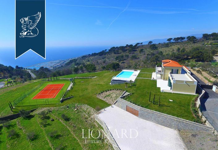 Image No.2-8 Bed Villa for sale